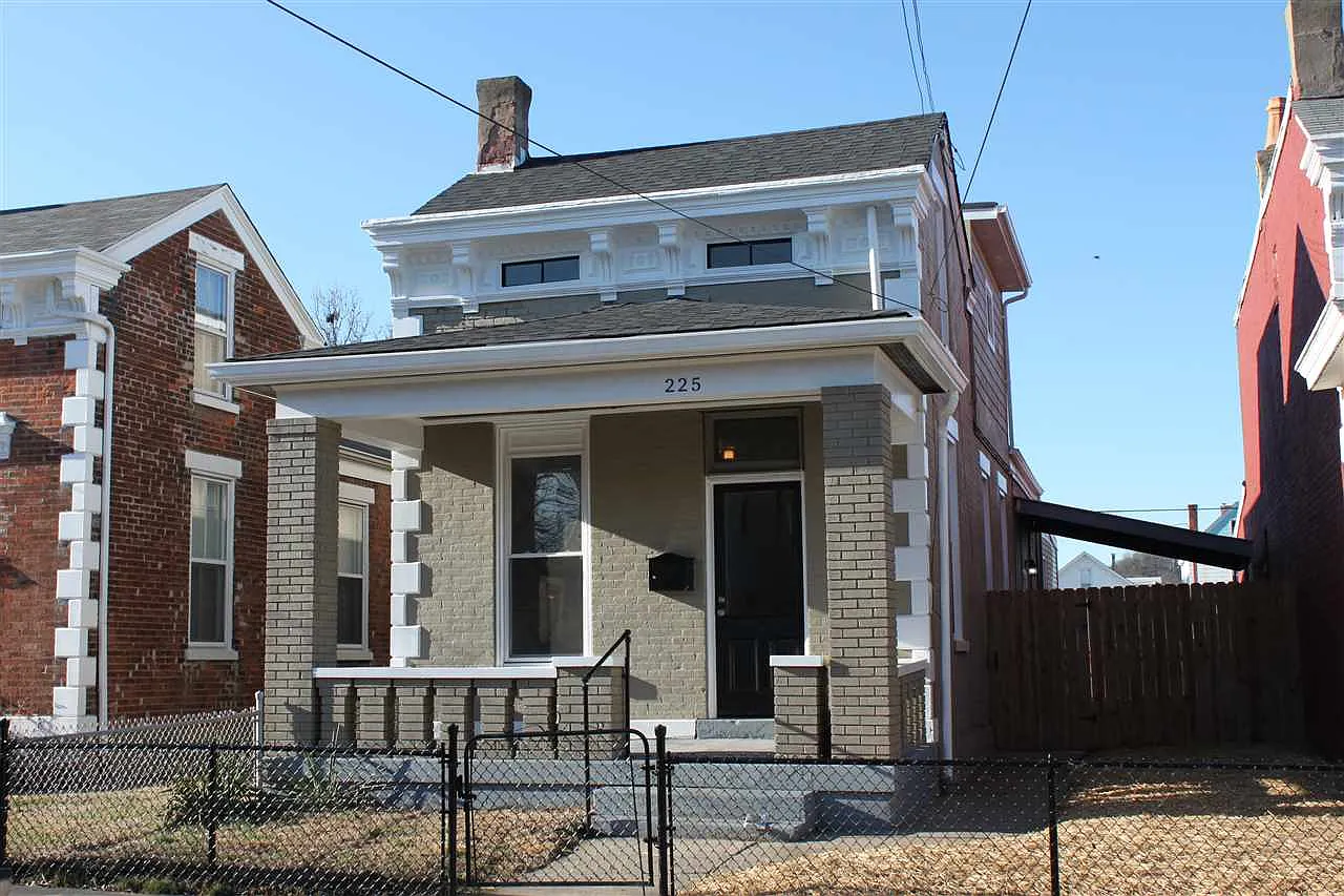 225 Poplar St photo 1