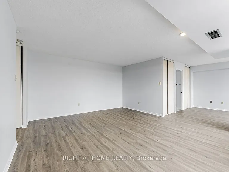 88 Alton Towers Cir #406 — Photo 10