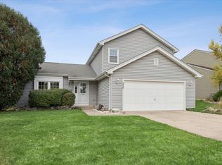 217 Barnwood Trl, McHenry, IL