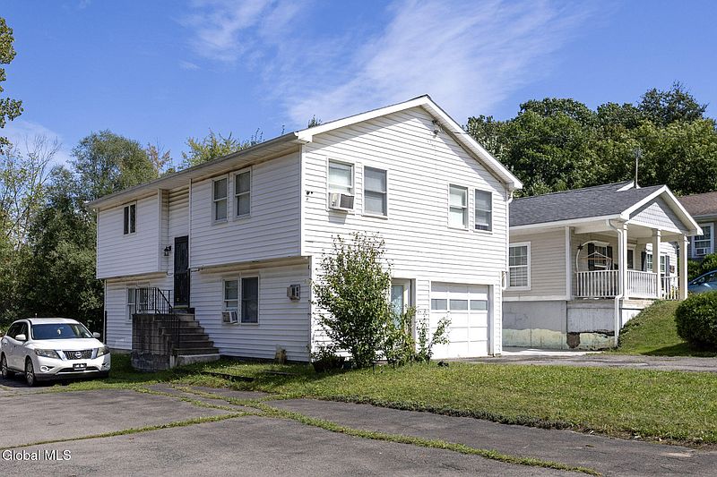3rd image of 821 Hillside Avenue
