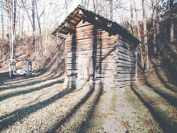 17th image of 893 Hummel Rd