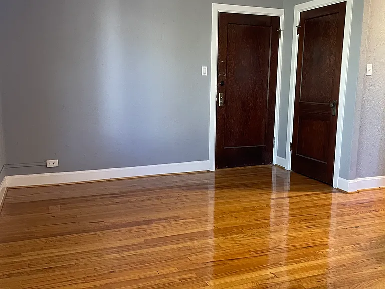 1760 N Pearl St #9 — Photo 8