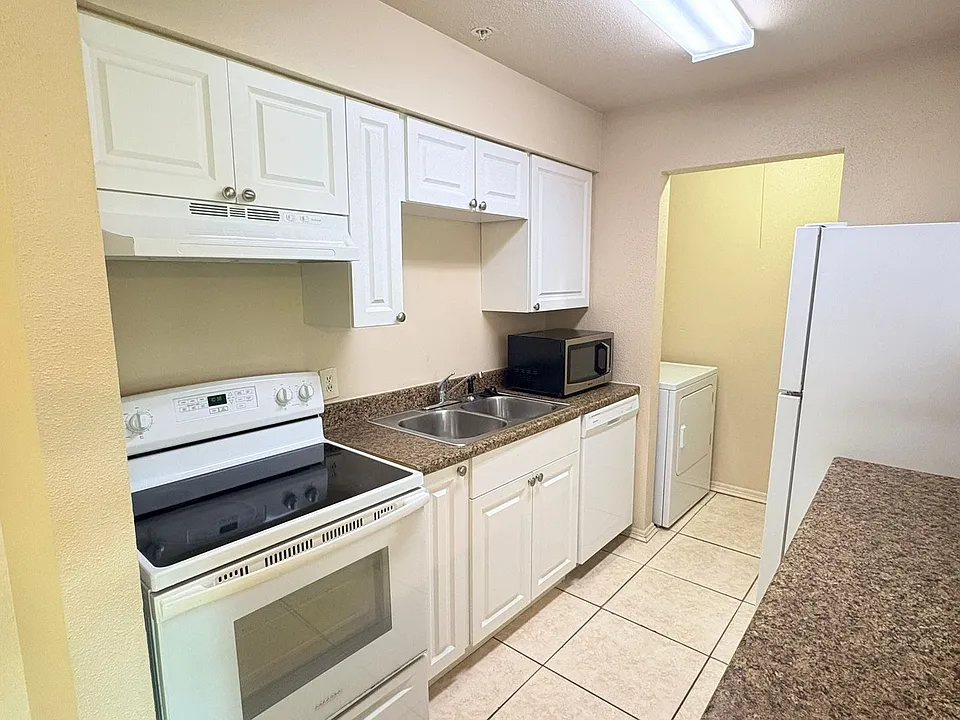 2937 Winkler Ave #1213