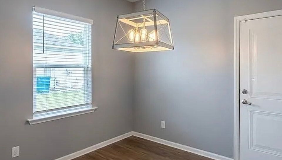 1st image of 21 Youmans Dr #1