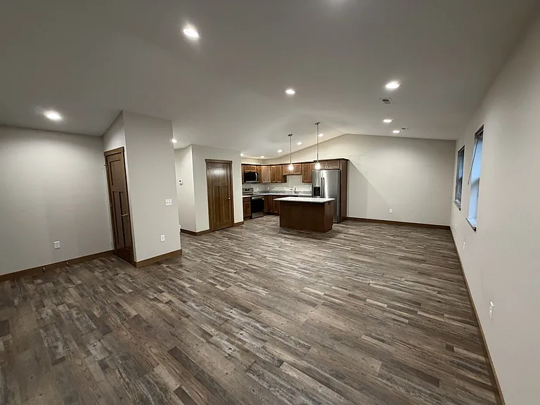 1124 Garfield Ave — Photo 5