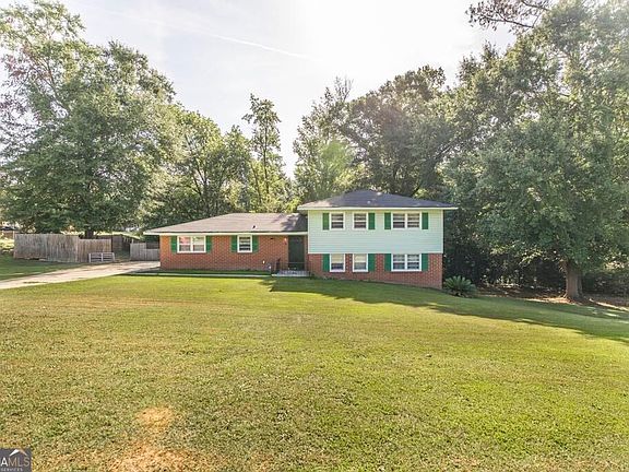 3rd image of 4404 Fairfax Dr