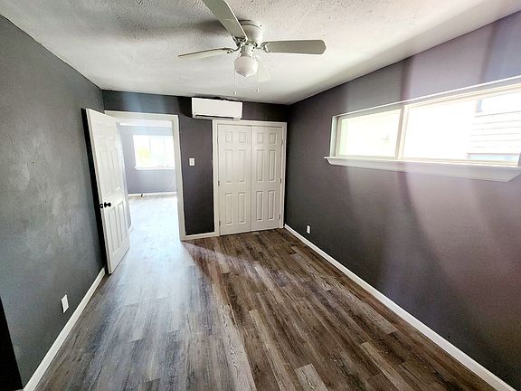 4th image of 4407 San Jacinto St #106