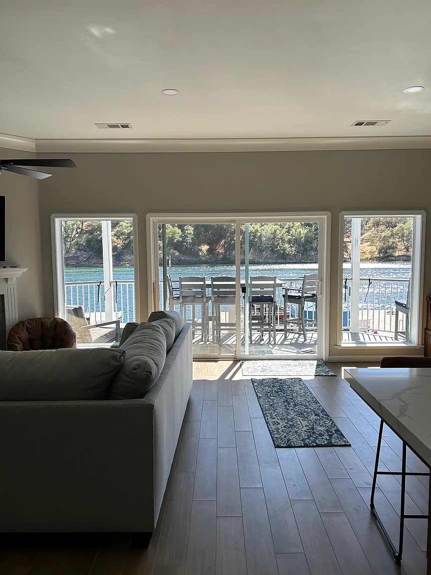 1031 Shoreline Dr #6 photo 1