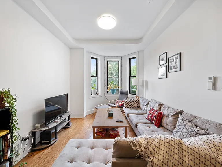 1054 Park Pl #3D — Photo 2