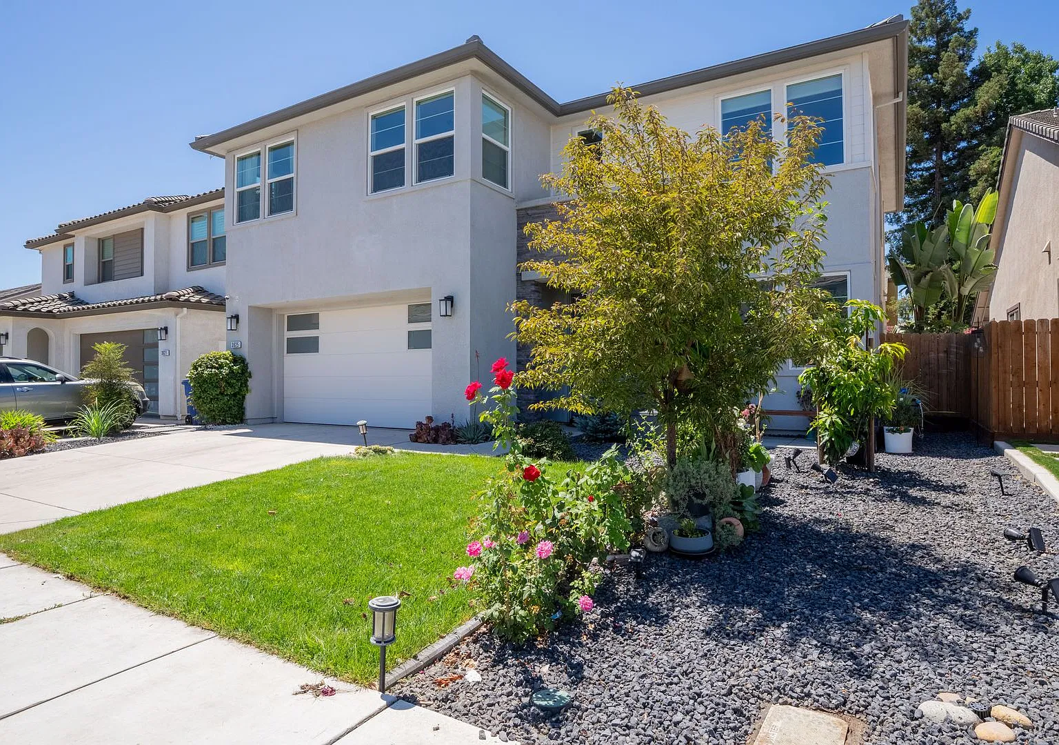 Modern 2020 Build home in Modesto, 3 bed 3.5 bath — Photo 2