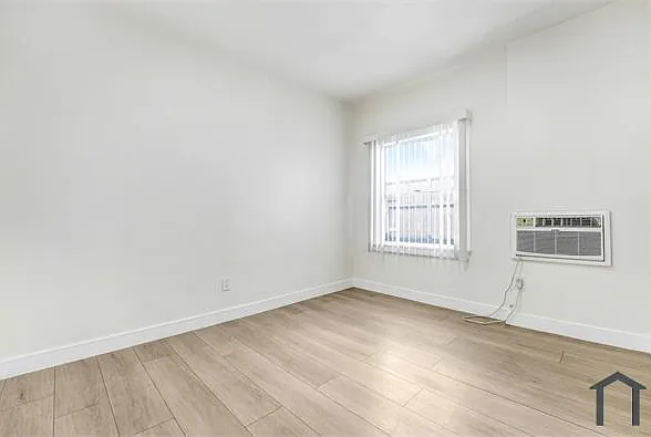 1918 Grace Ave #3 — Photo 10
