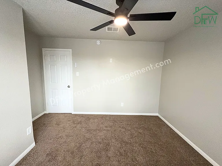 704 Inglewood Trl — Photo 24