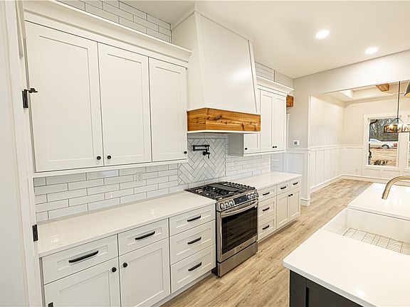 3rd image of 110 Hart Rd