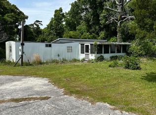 496 Queens Creek Rd, Hubert, NC 28539