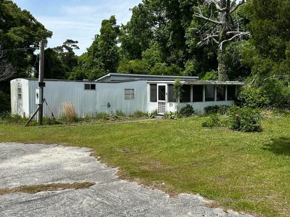 496 Queens Creek Road, Hubert, NC 28539
