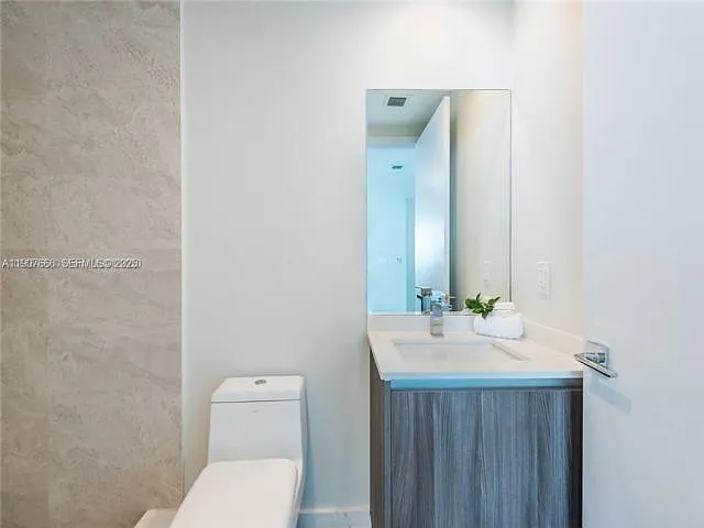 488 18th St — Photo 2
