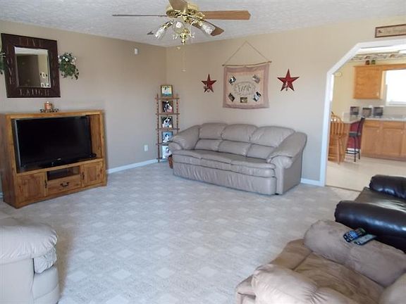 4th image of 124 Bristol Ln