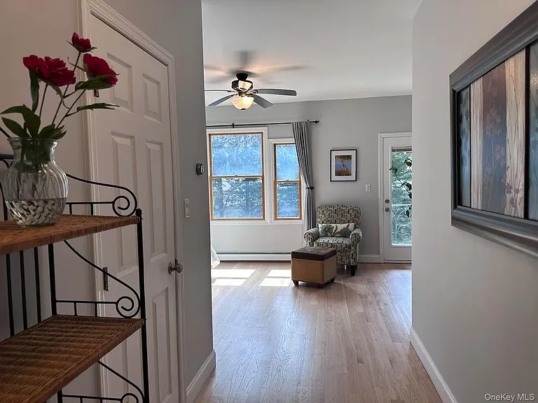 322 E Beech St — Photo 2