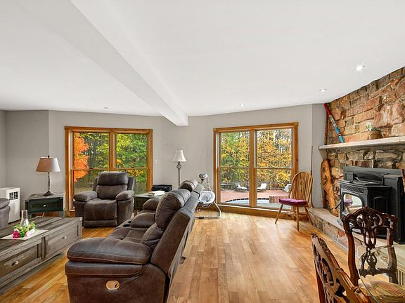 2nd image of 3481 Sylvan Dr