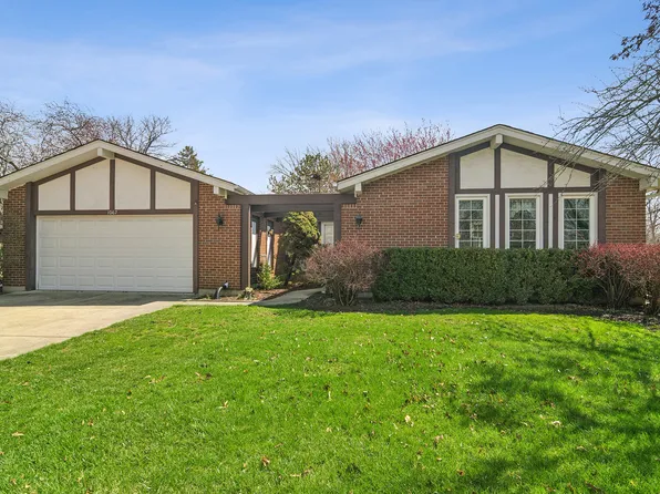 1067 S Whippoorwill Ln, Palatine, IL 60067