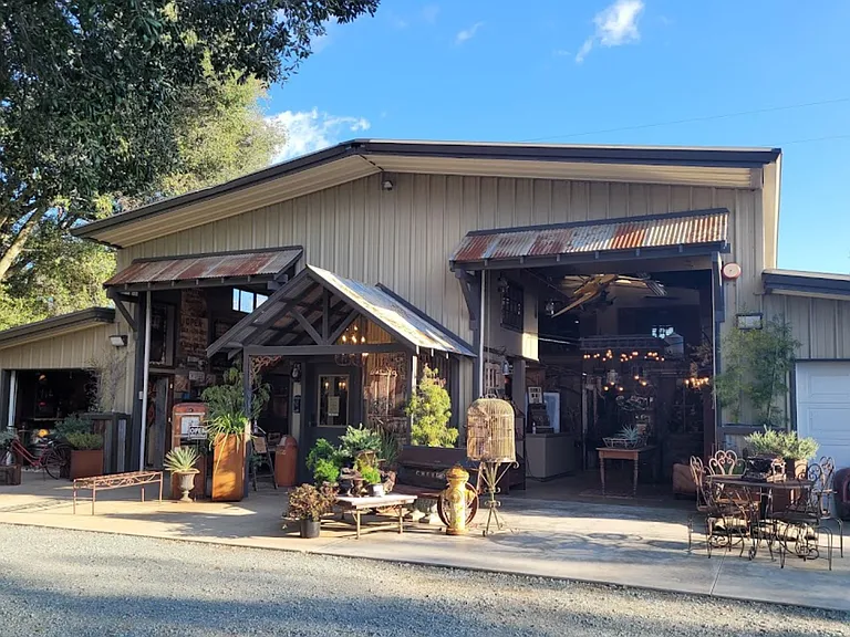 The Barn Antiques in Wynola