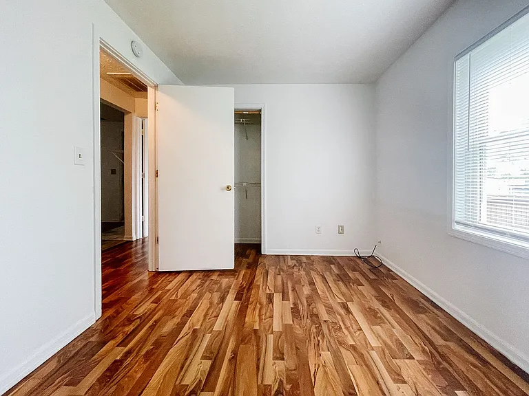 114 E 8th St — Photo 18