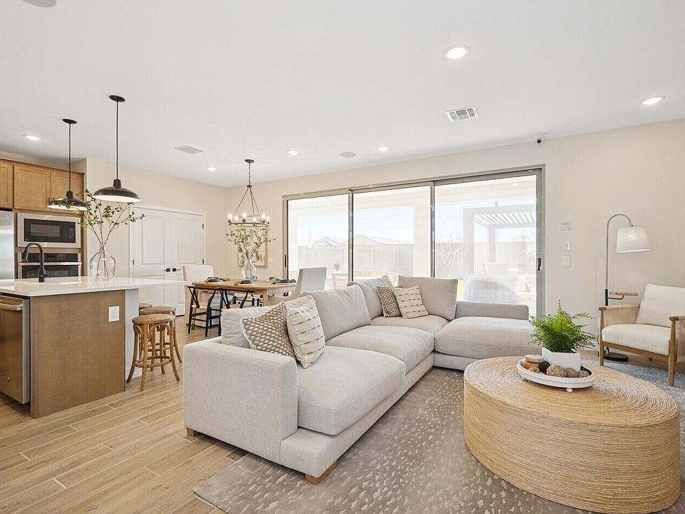 1st image of 81 E Windsor Drive