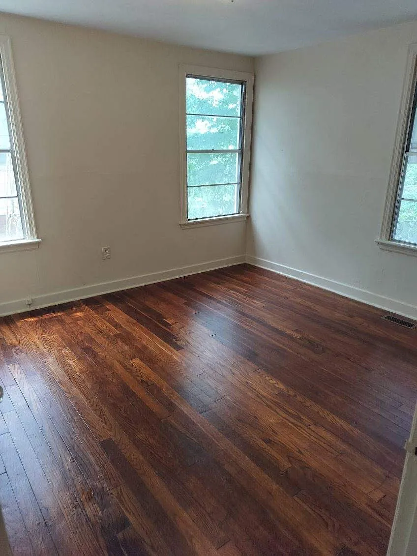 3 bed, 1128 sqft, $995 — Photo 1