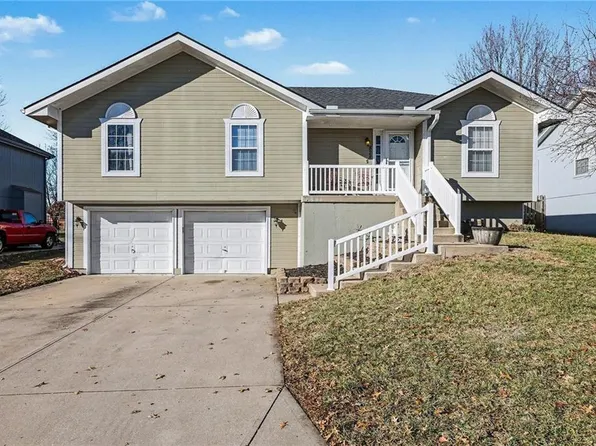 828 SW Country Hill Dr, Grain Valley, MO 64029