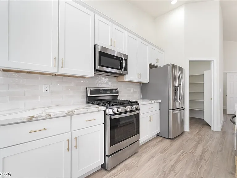 9205 Desert Village Ave — Photo 14