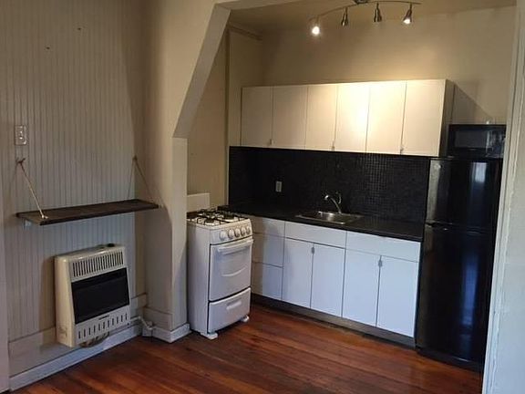 2nd image of 932 Bourbon St APT 5