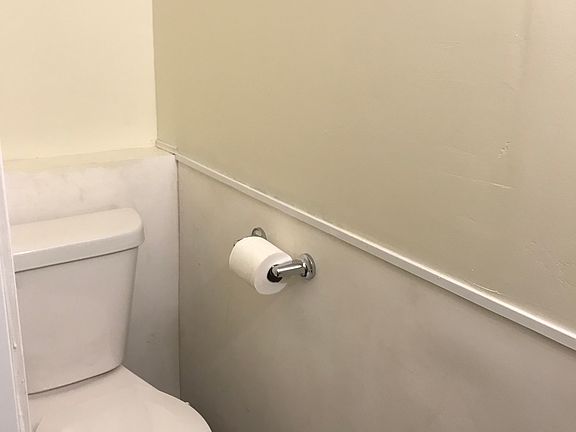 4th image of 1546 Broadway Ave NW