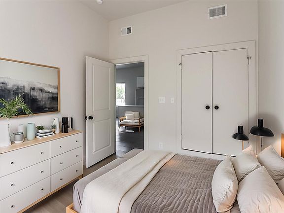 3rd image of 3726 Bellfort Ave #3726H1