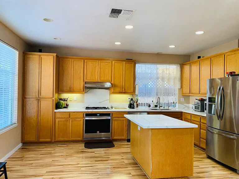 518 Avington Ter — Photo 4