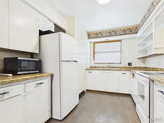 5th image of 709 Albert St