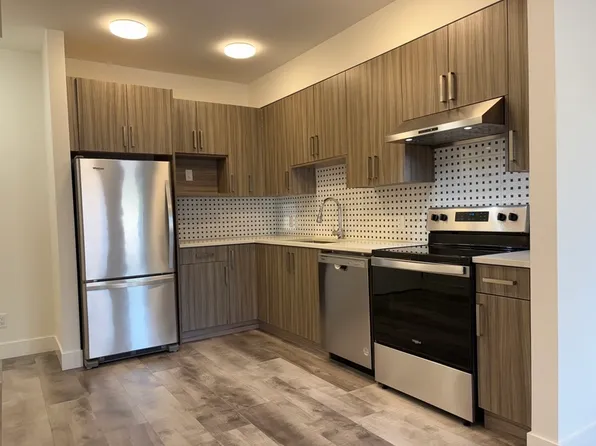 320 Mills Rd, Kelowna, BC