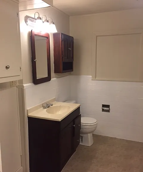 806 Stewart St — Photo 9