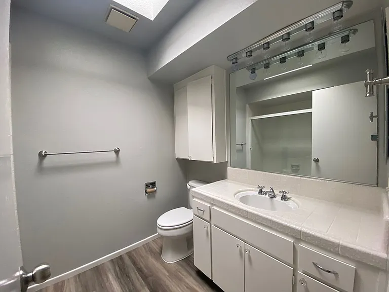 4 Montsalas Dr — Photo 12