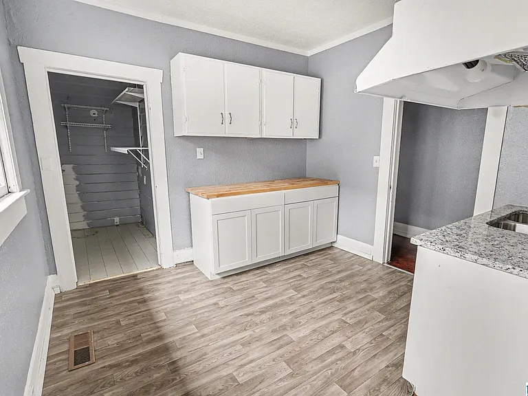 2335 20th Pl — Photo 7