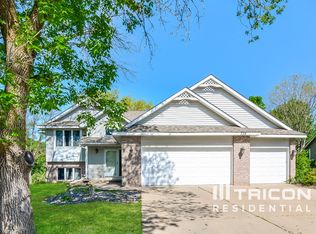 739 Ashley Dr, Chaska, MN 55318