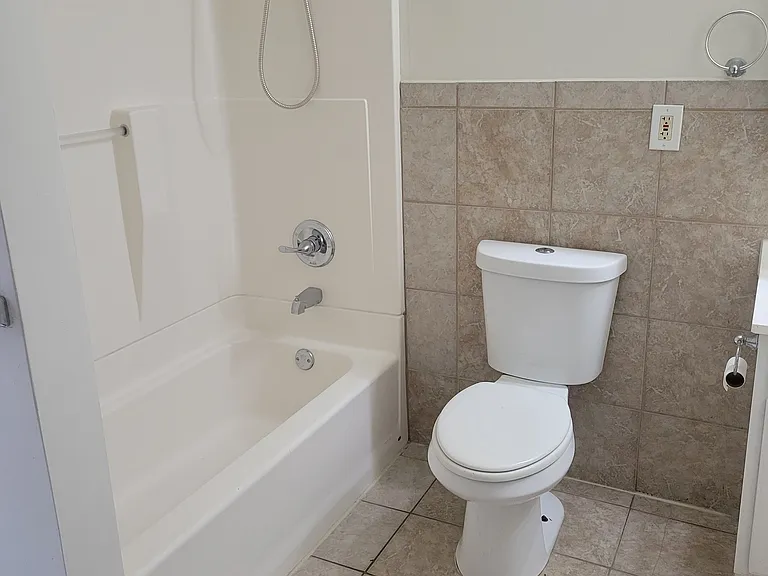 744 High St #2 — Photo 9