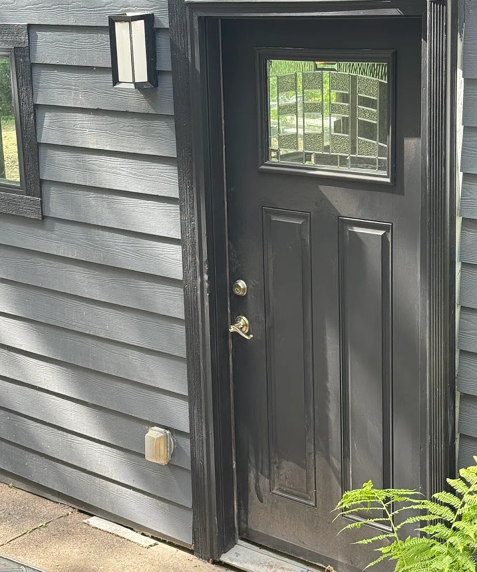 2112 Sunset Dr W — Photo 1