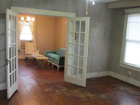 4th image of 907 Park Dr