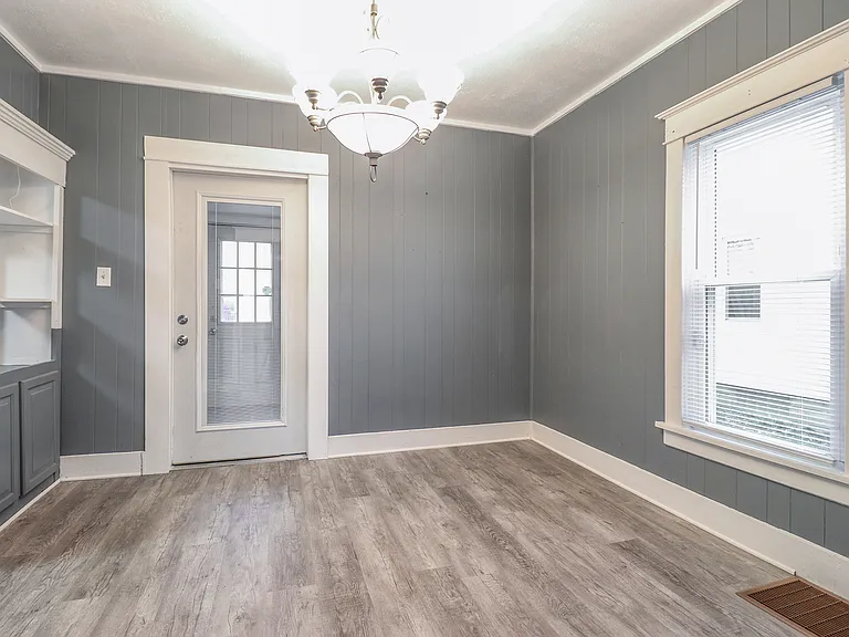 403 Laurel St — Photo 5