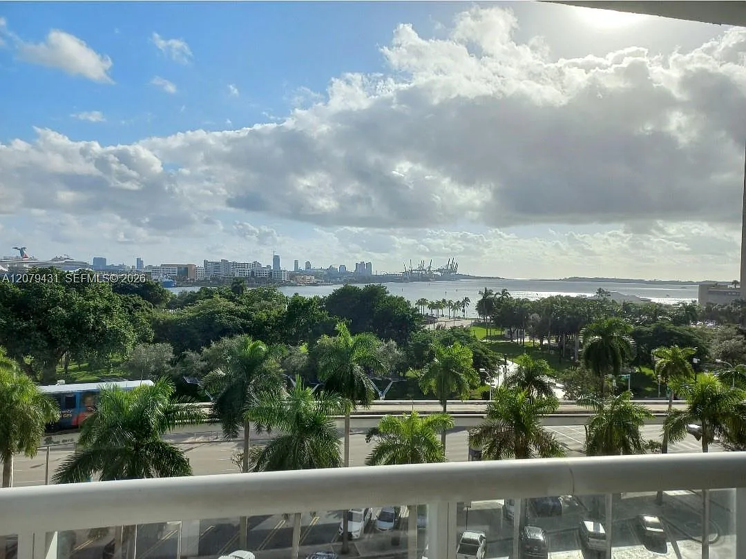 50 Biscayne Condo — Photo 4
