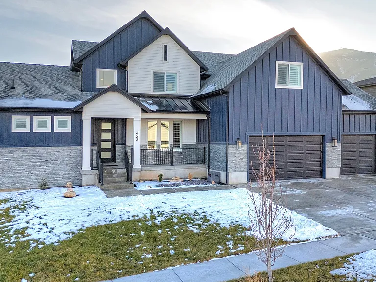423 W Red Wolf Dr — Photo 1