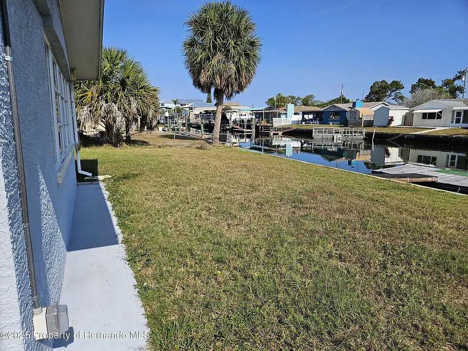 Building Photo - 13240 Starfish Dr