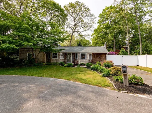 26 Laurel Street, Centereach, NY 11720