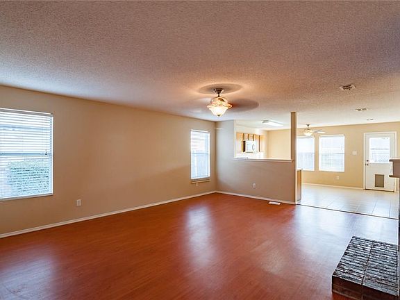 2nd image of 2324 Maple Dr