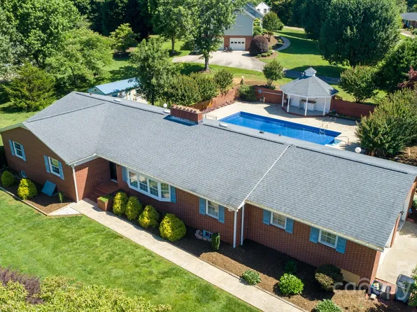 1044 Randolph Cir SE, Lenoir, NC 28645